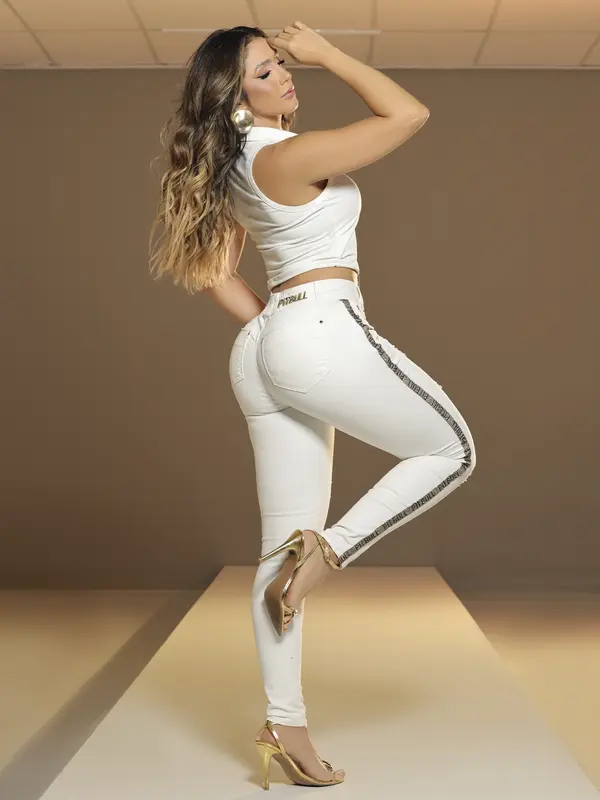 Calça Skinny Refinada e Modeladora com Lateral Personalizada Pit Bull Jeans Luxo