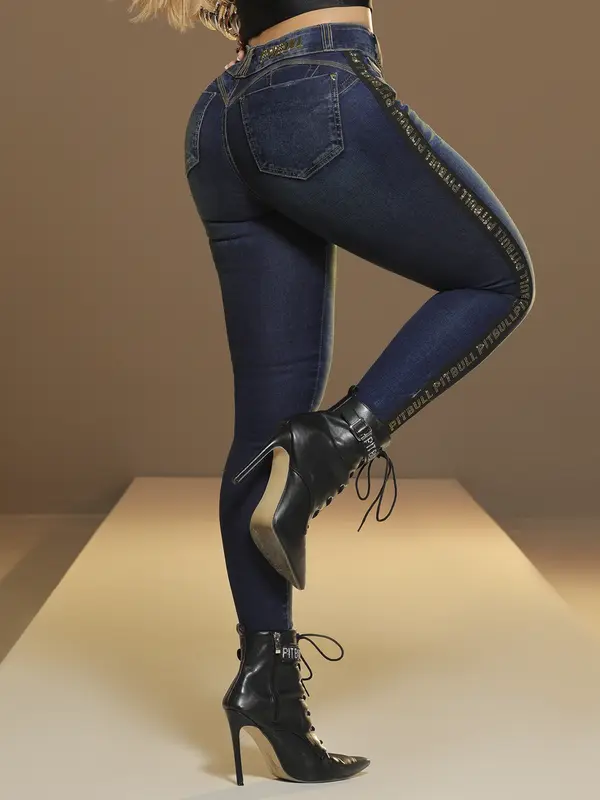 Calça Skinny Escura e Sofisticada com Lateral Personalizada Pit Bull Jeans