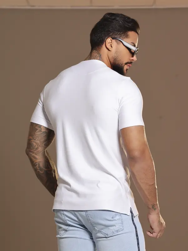 Camiseta Gola O Estilosa com Logomania Metalizada Pit Bull Jeans Luxo