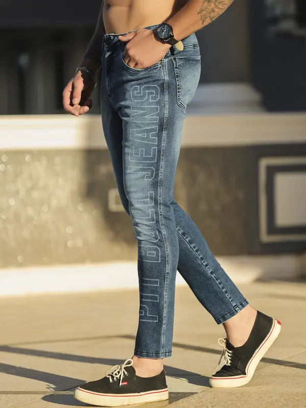 Calça Masculina Sofisticada com Lavado Escuro e Logomania Lateral Pit Bull Jeans Luxo