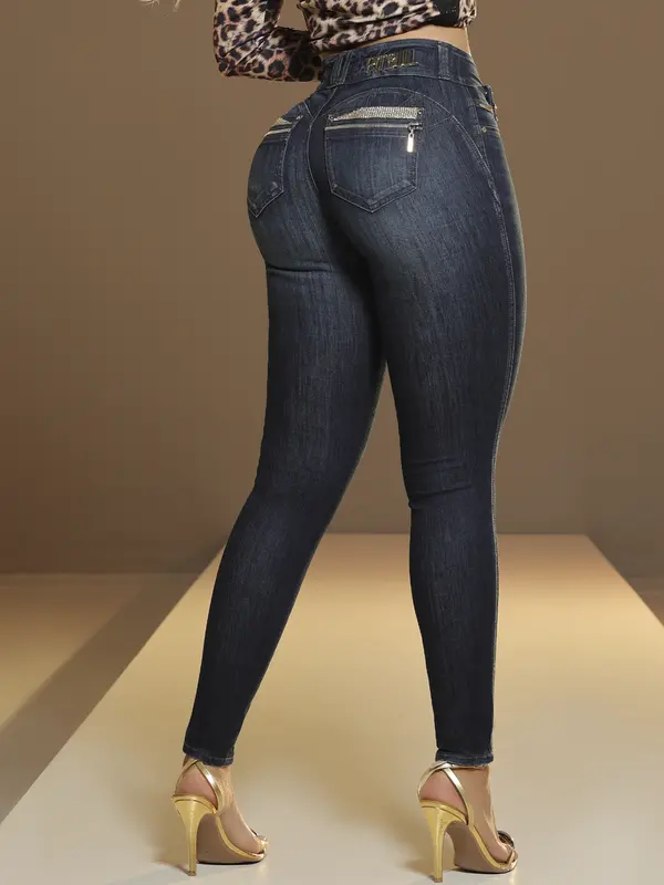 Calça Skinny Modeladora com Lavado Escuro e Bordado de Strass Manual Pit Bull Jeans