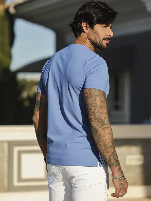 Camiseta Masculina Casual e Elegante com Estampa Metalizada Pit Bull Jeans