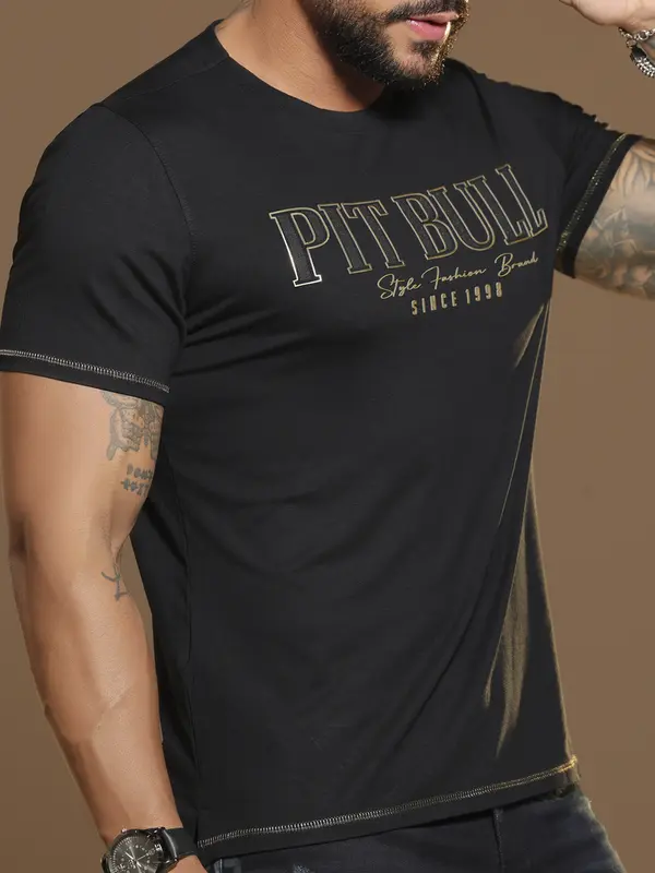 Camiseta Masculina Preta Estilosa com Estampa em Relevo Pit Bull Jeans Luxo