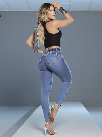 Calça Skinny Modeladora e Glamourosa com Cinto de Strass Pit Bull Jeans Luxo