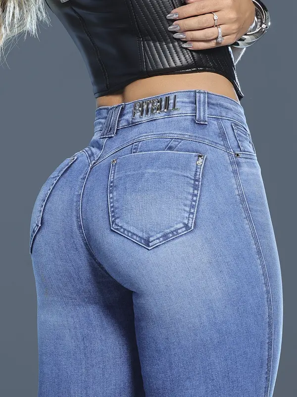 Calça Flare Sofisticada e Realçadora com Bordado de Strass Pit Bull Jeans