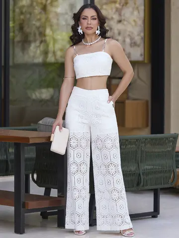 Conjunto Calça e Cropped em Renda Floral Empório Pit Bull Estiloso e Sofisticado