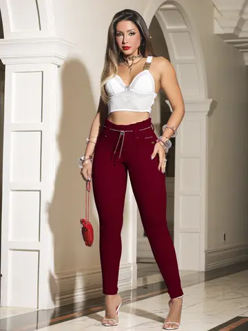 Calça Clochard Vermelha Modeladora com Cinto de Strass Pit Bull Jeans Luxo