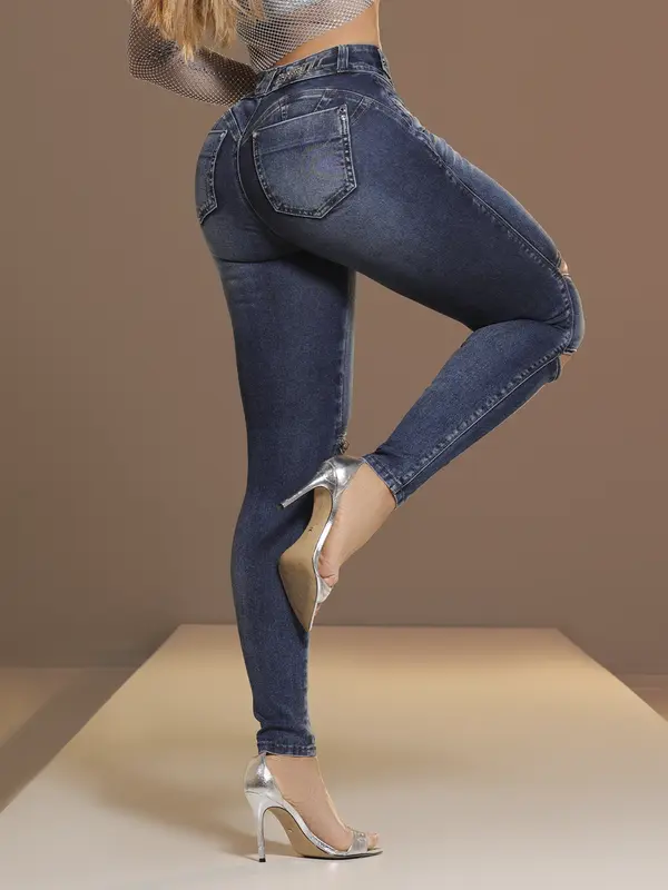 Calça Skinny Estilosa com Efeito Destroyed e Detalhes Únicos Pit Bull Jeans