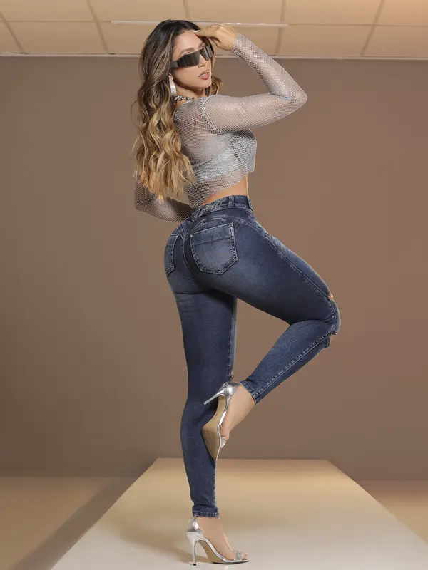 Calça Skinny Estilosa com Efeito Destroyed e Detalhes Únicos Pit Bull Jeans