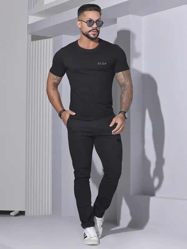 Camiseta Gola O Preta Confortável e Estilosa Pit Bull Jeans