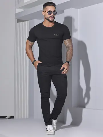 Camiseta Gola O Preta Confortável e Estilosa Pit Bull Jeans