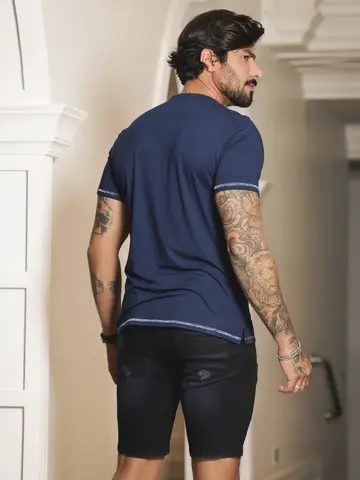 Bermuda Masculina Estilosa com Lavado Escuro e Detalhes Puídos Pit Bull Jeans Luxo