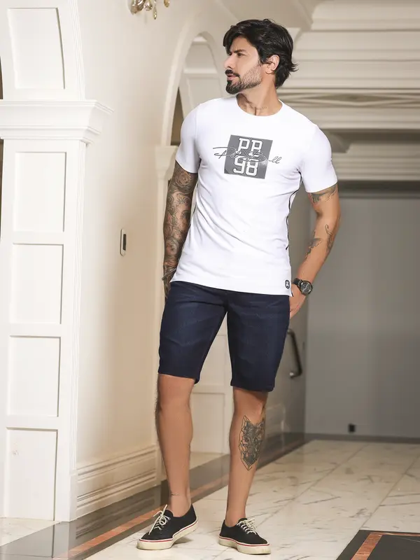 Camiseta Masculina Gola O com Cadarço Personalizado e Estampa Pit Bull Jeans Luxo