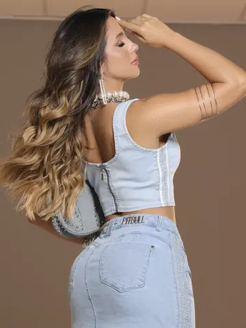 Cropped Jeans Sofisticado com Detalhes Laterais de Strass Pit Bull Jeans
