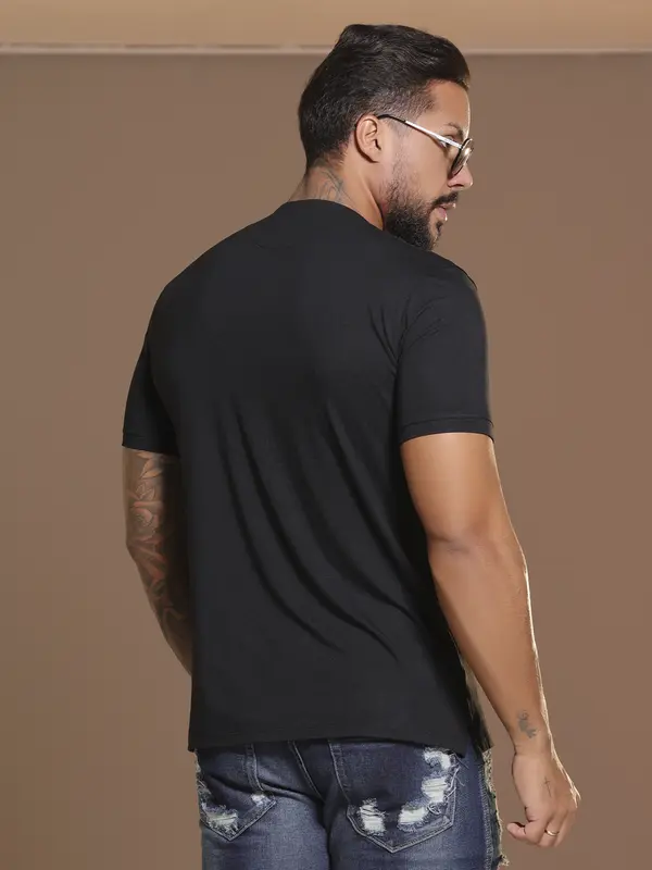 Camiseta Slim Gola V Casual e Estilosa com Estampa Pit Bull Jeans Luxo