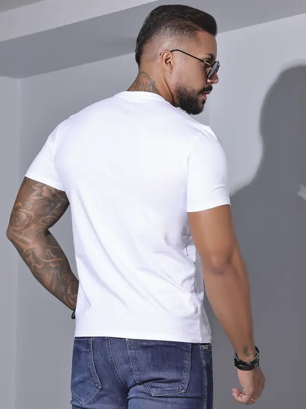 Camiseta Gola O Casual e Sofisticada com Estampa Metalizada Pit Bull Jeans