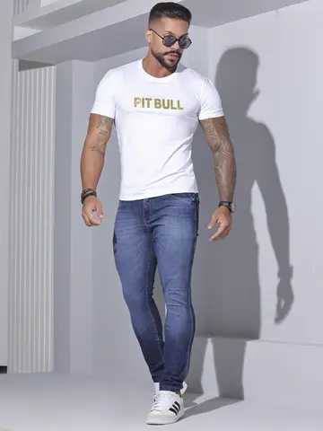 Camiseta Gola O Casual e Sofisticada com Estampa Metalizada Pit Bull Jeans