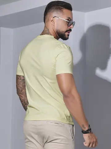 Camiseta Gola O Casual e Sofisticada com Estampa Metalizada Pit Bull Jeans