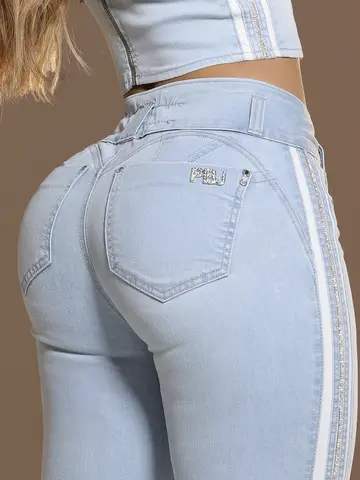 Calça Skinny Cós Largo Modeladora com Detalhes Laterais de Strass Pit Bull Jeans Luxo