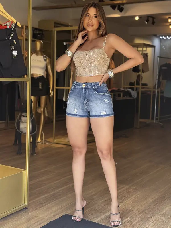 Short Soltinho Casual e Estiloso com Lavado Médio e Detalhes Puídos Pit Bull Jeans