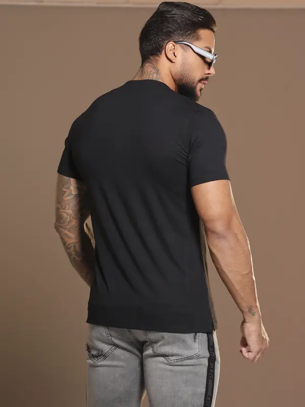 Camiseta Gola O Preta Confortável e Estilosa com Bordado Pit Bull Jeans Luxo