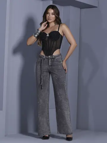 Calça Wide Leg Conceito Sofisticada com Pedrarias e Cinto Personalizado Pit Bull Jeans