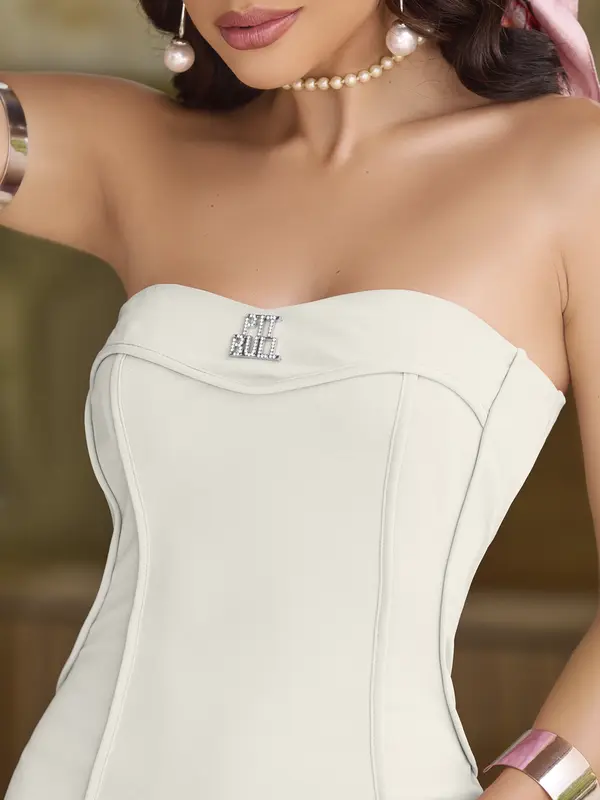 Vestido Curto Estruturado com Costas Elásticas e Zíper Invisível Empório Pit Bull