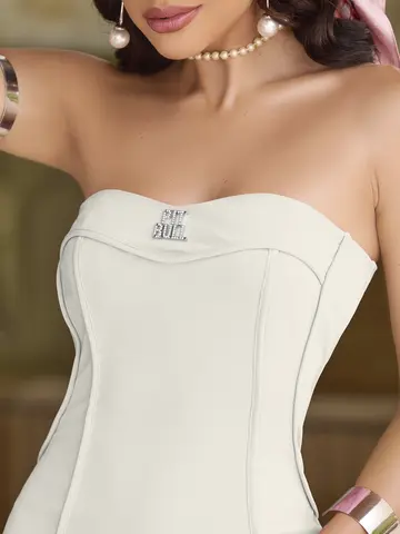 Vestido Curto Estruturado com Costas Elásticas e Zíper Invisível Empório Pit Bull
