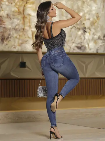 Calça Cintura Perfeita Jeans Azul Medio com Quatro Botões e Reforço Pit Bull Jeans Premium