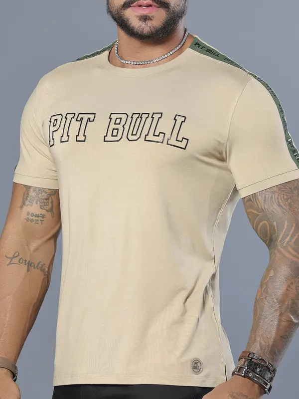 Camiseta Masculina com Estampa em Relevo e Detalhe nos Ombros Pit Bull Jeans Luxo