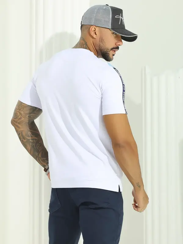 Camiseta Masculina com Estampa em Relevo e Detalhe nos Ombros Pit Bull Jeans Luxo