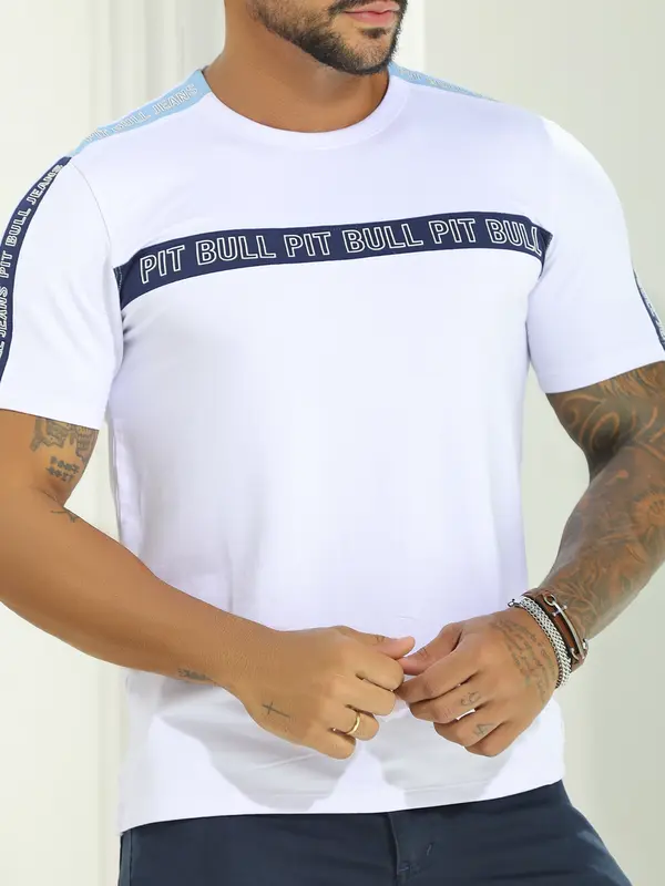 Camiseta Masculina com Estampa em Relevo e Detalhe nos Ombros Pit Bull Jeans Luxo