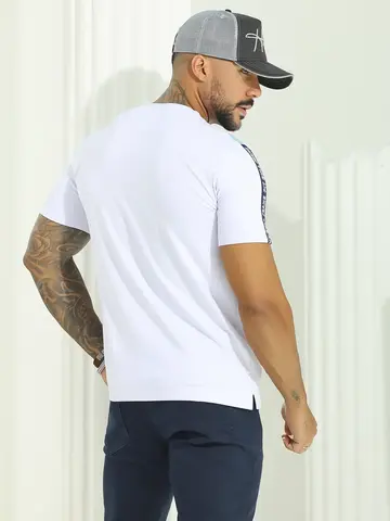 Camiseta Masculina com Estampa em Relevo e Detalhe nos Ombros Pit Bull Jeans Luxo