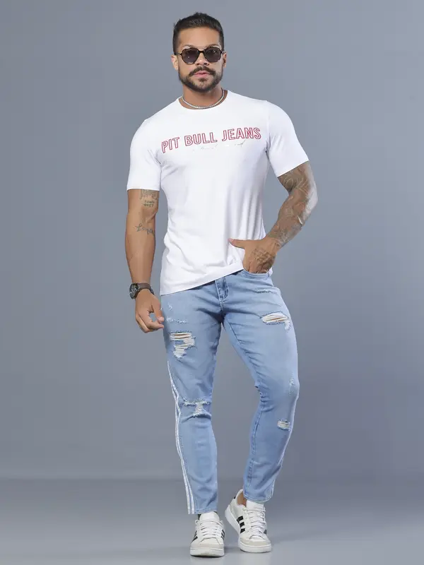 Camiseta Branca Masculina com Estampa em Relevo e Detalhes Vermelhos Pit Bull Jeans Luxo