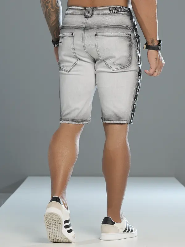 Bermuda Masculina Estilosa com Detalhes Puídos e Cordão de Amarração Pit Bull Jeans Luxo