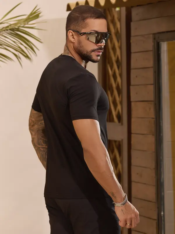 Camiseta Masculina Gola O Preta Estilosa e Casual Pit Bull Jeans Premium