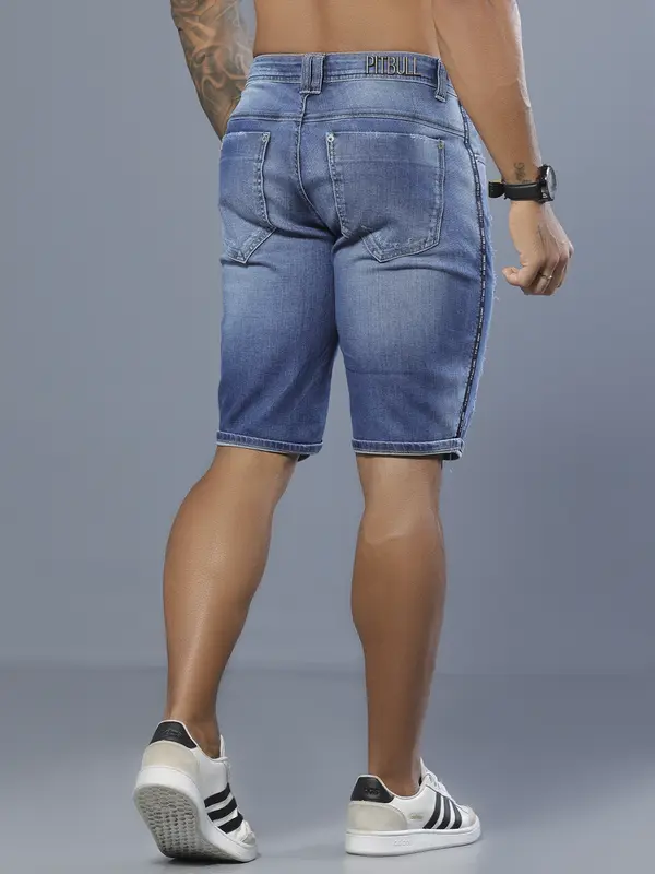 Bermuda Masculina com Estilo Destroyed e Detalhe Lateral Pit Bull Jeans Luxo