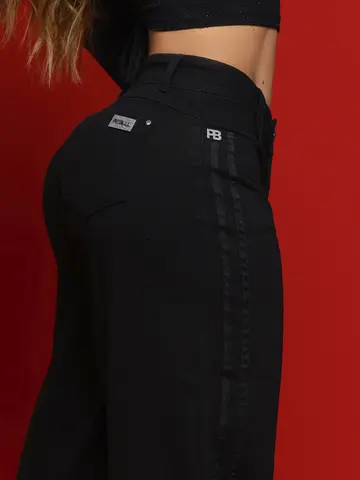 Calça Wide Leg Preta Estilosa e Confortável com Lateral Personalizada Pit Bull Jeans