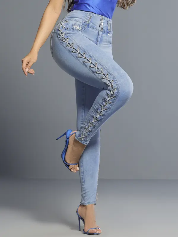 Calça Skinny Azul Claro com Cós Largo e Ilhóses Laterais Pit Bull Luxo