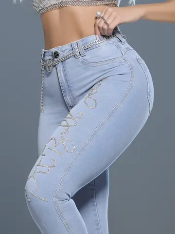 Calça Skinny Estilosa com Cinto de Corrente e Bordado de Strass Pit Bull Jeans Luxo