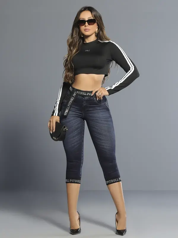 Calça Capri Modeladora com Lavado Escuro e Cinto Personalizado Pit Bull Jeans