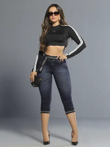 Calça Capri Modeladora com Lavado Escuro e Cinto Personalizado Pit Bull Jeans