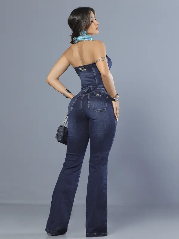 Macacão Jeans Sofisticado com Decote e Modelagem Flare Pit Bull Jeans Luxo