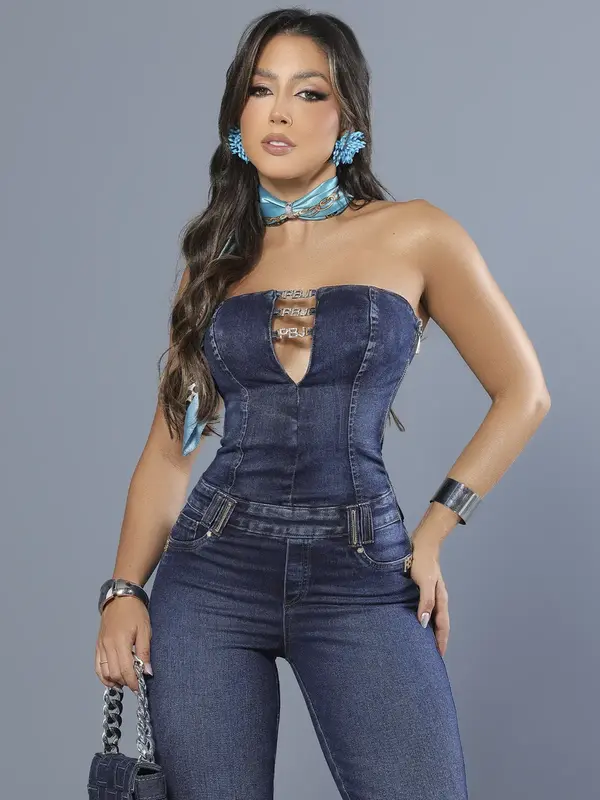 Macacão Jeans Sofisticado com Decote e Modelagem Flare Pit Bull Jeans Luxo