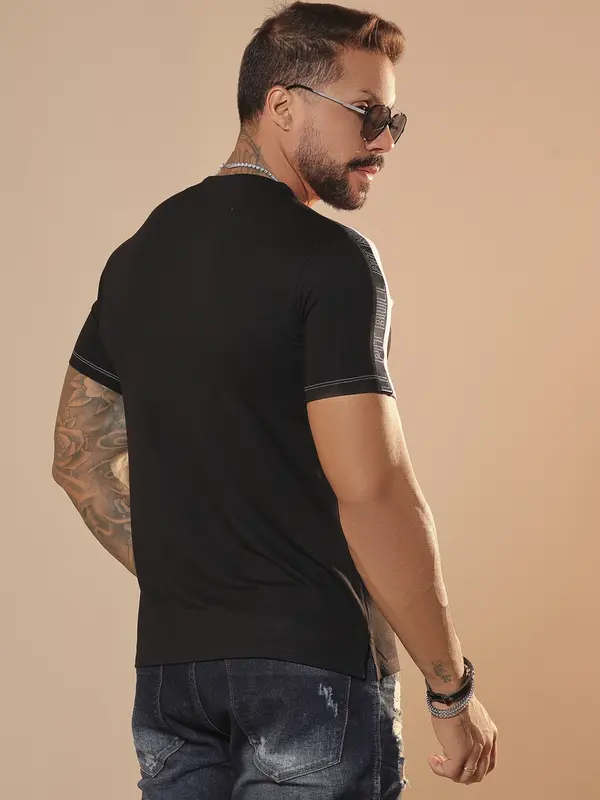 Camiseta Gola V Estilosa e Autêntica com Elástico Personalizado Pit Bull Jeans Luxo