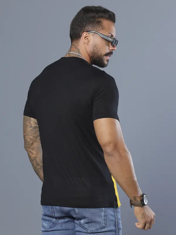 Camiseta Gola V Estilosa com Toque Esportivo Pit Bull Jeans Luxo