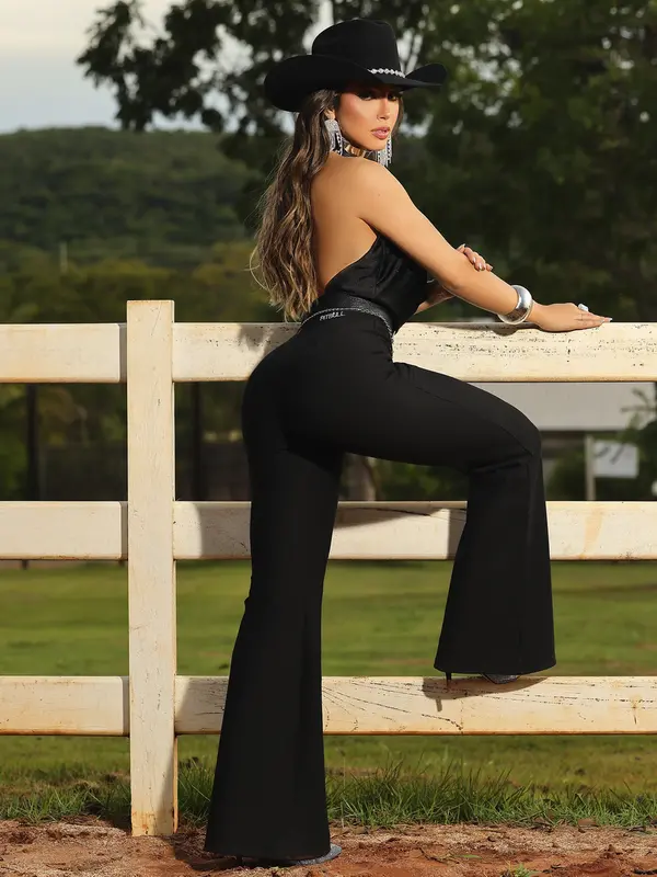 Macacão Preto Elegante e Sofisticado com Cinto Personalizado Pit Bull Jeans Luxo