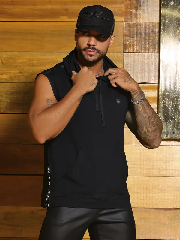 Camiseta com Capuz Preto Estiloso e Casual Pit Bull Jeans Luxo