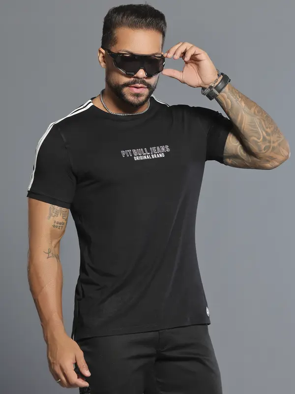 Camiseta Gola O Preta Sofisticada com Logomania em Relevo Pit Bull Jeans Luxo