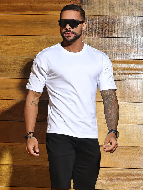 Camiseta Masculina Estilosa e Versátil com Detalhes nas Mangas Pit Bull Jeans Luxo